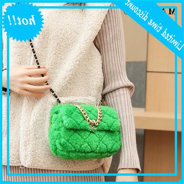 maidudu maomao lingge chain 2020 new fashion messenger women's xiaoxiangzhen lamb hair small square bag
maidudu maomao lingge chain 2020 new fashion messenger women's xiaoxiangzhen lamb hair small square bag
