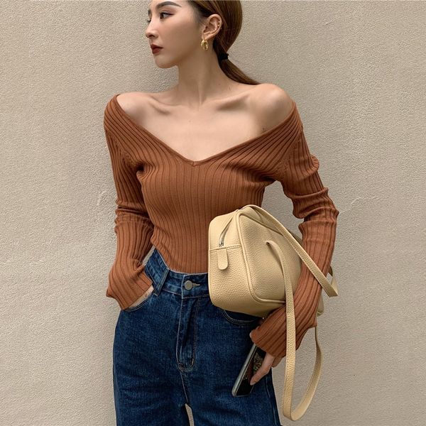 fall 2020 new off shoulder v-neck long sleeve bottoming shirt slim pullover short t-shirt women's wear
fall 2020 new off shoulder v-neck long sleeve bottoming shirt slim pullover short t-shirt women's wear
