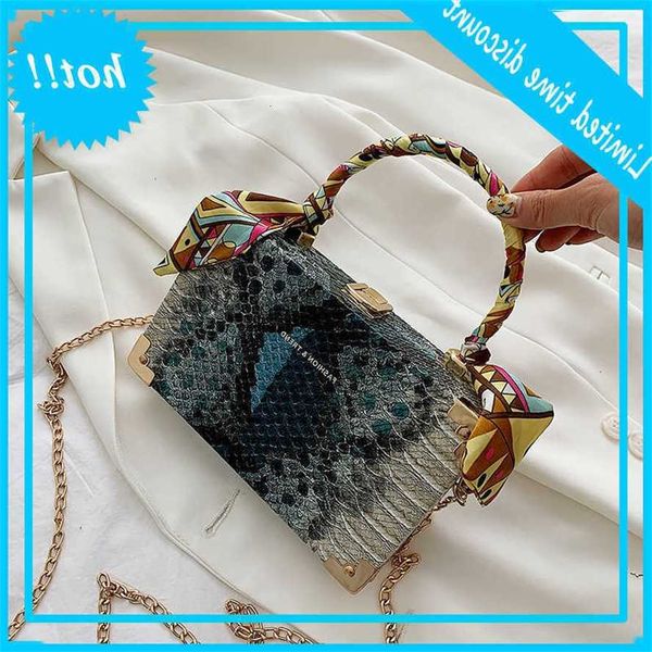 2020 new korean simple personalized box snake skin pattern versatile fashion texture contrast single shoulder slant span bag
2020 new korean simple personalized box snake skin pattern versatile fashion texture contrast single shoulder slant span bag