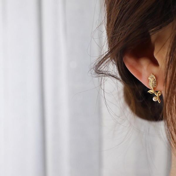 di-120 korean new design fashion jewelry exquisite cut and high-grade copper inlaid zircon rose earrings for women, Golden;silver
di-120 korean new design fashion jewelry exquisite cut and high-grade copper inlaid zircon rose earrings for women, Golden;silver