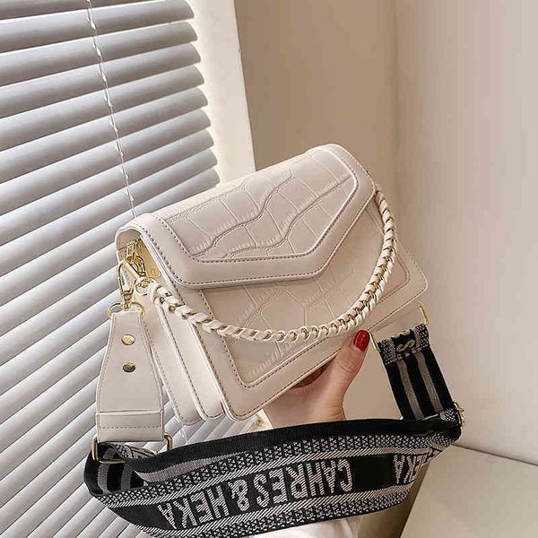 2022 latest handbag factory store minority female trendy small square versatile ins portable chain 397f, Black;red
2022 latest handbag factory store minority female trendy small square versatile ins portable chain 397f, Black;red