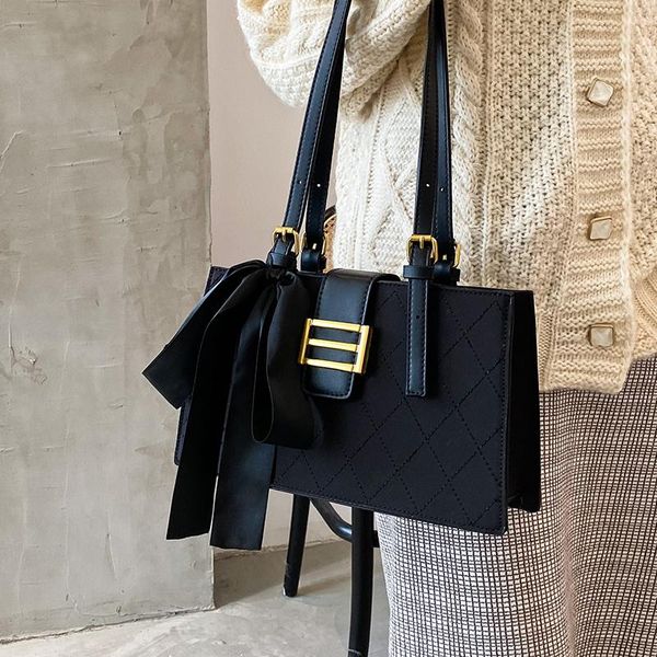 niche design rhombic embroidery thread ladies bag fall/winter 2020 new fashion bow single shoulder underarm bag width: 28cm
niche design rhombic embroidery thread ladies bag fall/winter 2020 new fashion bow single shoulder underarm bag width: 28cm