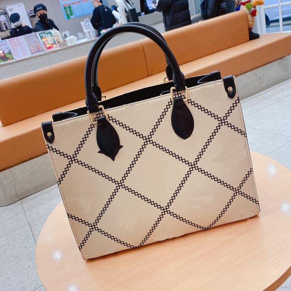 handbag crossbody bag for work, shopping or weekend outing, tote bag printed contrasting mini trim, size 35*28*15
handbag crossbody bag for work, shopping or weekend outing, tote bag printed contrasting mini trim, size 35*28*15