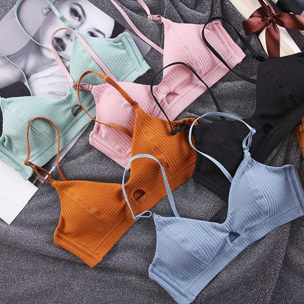 new thread thin cotton comfortable vest triangle cup girl sports underwear bra set, Red;black
new thread thin cotton comfortable vest triangle cup girl sports underwear bra set, Red;black