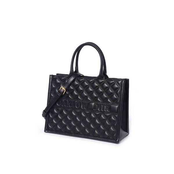 2022 factory wholesale new large capacity portable tote bag fashion trend commuting soft surface super fiber embroidered lingge women's
2022 factory wholesale new large capacity portable tote bag fashion trend commuting soft surface super fiber embroidered lingge women's
