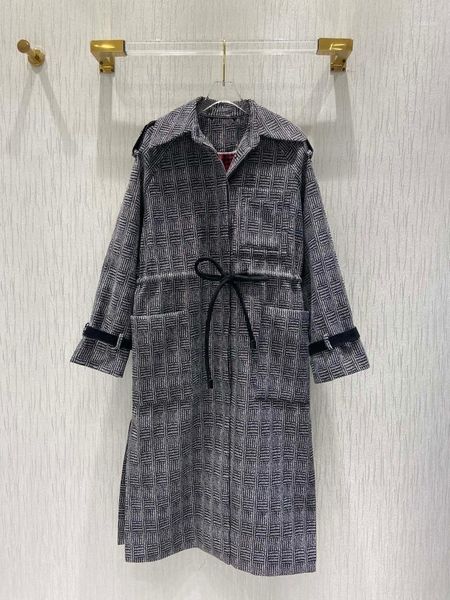 2021 new ladies fashion long sleeve lapel wool fine check drawstring windbreaker jacket 11141, Tan;black
2021 new ladies fashion long sleeve lapel wool fine check drawstring windbreaker jacket 11141, Tan;black