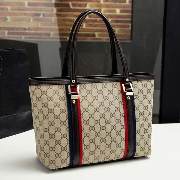 luxurys designers 2021 trend leather fashion women's single shoulder straddle portable bag 
luxurys designers 2021 trend leather fashion women's single shoulder straddle portable bag