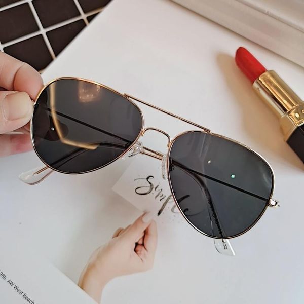 children fashion sunglasses metal frame retro sunglasses for boys and girls, White;black
children fashion sunglasses metal frame retro sunglasses for boys and girls, White;black