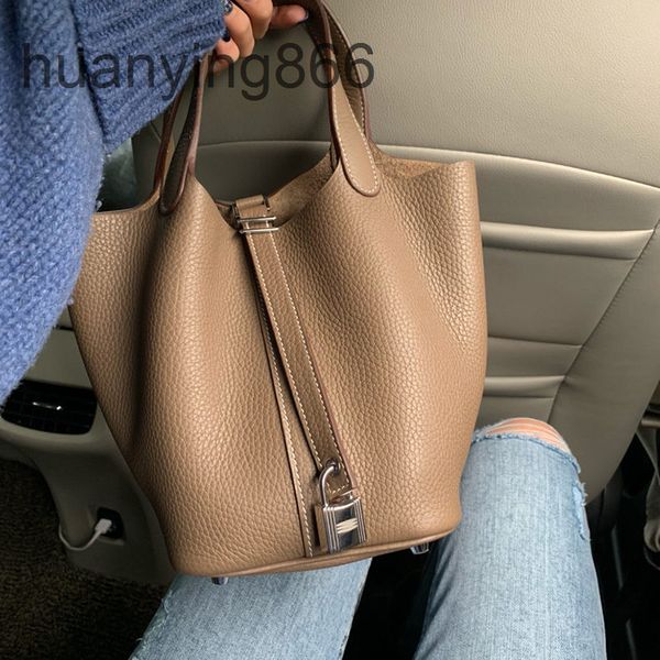 designer h handbags 2022 net red women's h vegetable basket portable leather bucket layer cowhide litchi pattern hand-held wedding
designer h handbags 2022 net red women's h vegetable basket portable leather bucket layer cowhide litchi pattern hand-held wedding