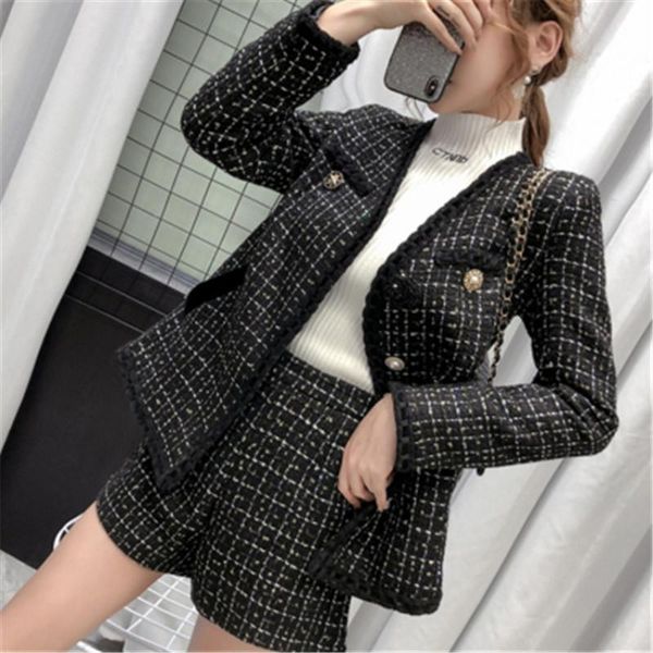 women's tracksuits autumn winter plaid tweed wide legs shorts suit women jacket wool coat long sleeve set diamonds button 2 piece f879, Gray
women's tracksuits autumn winter plaid tweed wide legs shorts suit women jacket wool coat long sleeve set diamonds button 2 piece f879, Gray