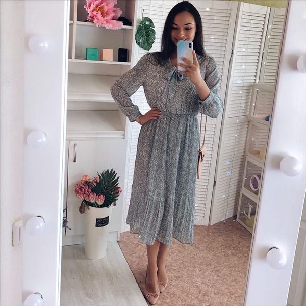 2020 spring new small floral chiffon dress womens very fairy french retro student pleated dress women, Black;gray
2020 spring new small floral chiffon dress womens very fairy french retro student pleated dress women, Black;gray