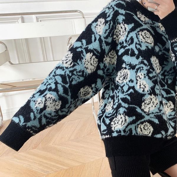 women sweater 2020 autumn and winter new e blue rose jacquard sweater round neck long sleeve thickened ladies, White;black
women sweater 2020 autumn and winter new e blue rose jacquard sweater round neck long sleeve thickened ladies, White;black