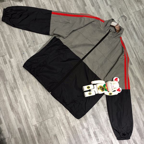 19ss logo printing coat stitching windbreaker man women couple jackets fashion os style version hflsjk318, Black;brown
19ss logo printing coat stitching windbreaker man women couple jackets fashion os style version hflsjk318, Black;brown