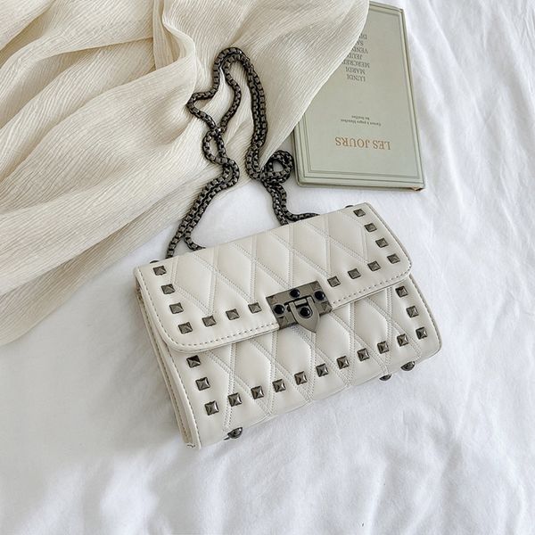 2020 new lingge chain women's single shoulder postman small square shoulder ins solid color rivet small square bag fashionable and vers
2020 new lingge chain women's single shoulder postman small square shoulder ins solid color rivet small square bag fashionable and vers