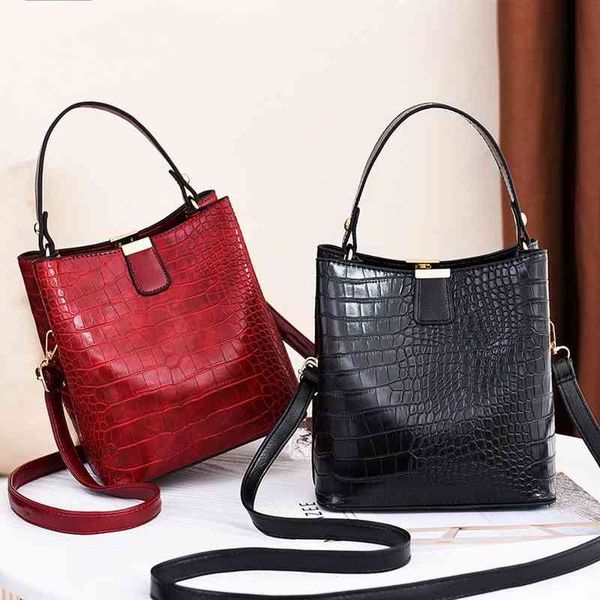 classic crocodile pattern women handbags fashion texture embossed lacquer shoulder bag large capacity bucket bags for 2021