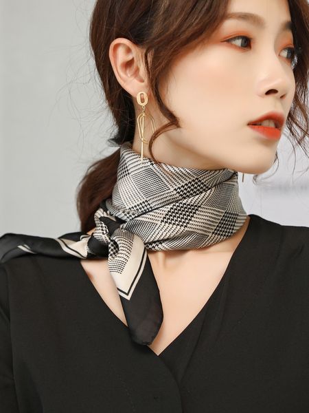 silk scarves for women in spring and autumn and winter: small square scarves, fashionable foreign style scarves, neckwear, professional, Blue;gray
silk scarves for women in spring and autumn and winter: small square scarves, fashionable foreign style scarves, neckwear, professional, Blue;gray