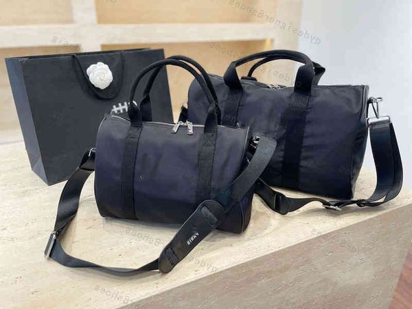 2021 bag imported nylon cloth metal oversized airport shopping designer handbags tote
2021 bag imported nylon cloth metal oversized airport shopping designer handbags tote