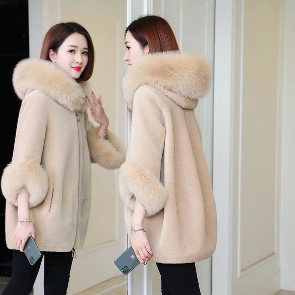 2020 women winter real wool fur coat with fox fur collar female sheep shearing hooded lady zipper fur overcoats jacket a128x1019, Black
2020 women winter real wool fur coat with fox fur collar female sheep shearing hooded lady zipper fur overcoats jacket a128x1019, Black