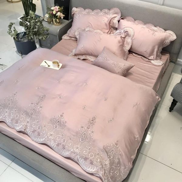 tencel silk pink luxury bedding set king size duvet cover flat/bed sheet set bed cover embroidery bedclothes parure de lit 1012
tencel silk pink luxury bedding set king size duvet cover flat/bed sheet set bed cover embroidery bedclothes parure de lit 1012