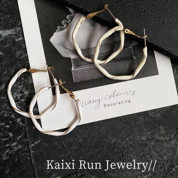 stud temperament european and american spiral ring earrings simple cool breeze small design sense ins round face show thin, Golden;silver
stud temperament european and american spiral ring earrings simple cool breeze small design sense ins round face show thin, Golden;silver