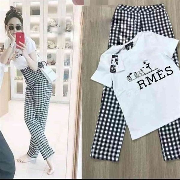 2022 summer fashion new short sleeved trousers set women's casual two-piece, White;black
2022 summer fashion new short sleeved trousers set women's casual two-piece, White;black