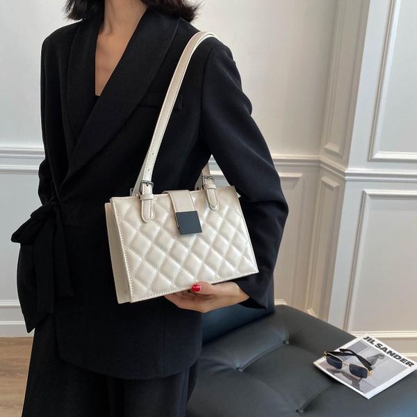 lingge small pu leather shoulder bags for women 2021 winter luxury black handbags trending lux fashion hand bag
lingge small pu leather shoulder bags for women 2021 winter luxury black handbags trending lux fashion hand bag