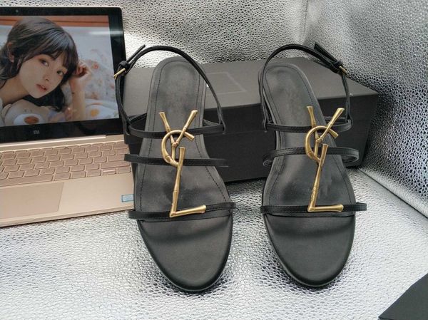 2020 fashion letter buckle belt, comfortable for students, round head, black open toe flat sandals, female fashion
2020 fashion letter buckle belt, comfortable for students, round head, black open toe flat sandals, female fashion