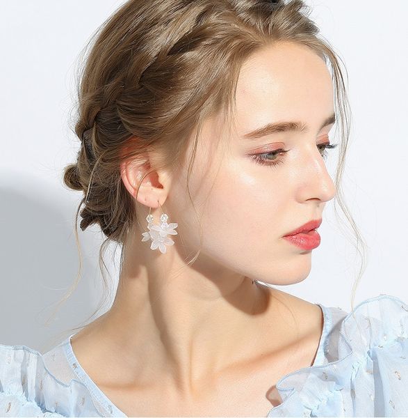 2020 designer luxury crystal flower european and american fashion earrings eternal flower petal earrings ins wind burst earrings, Golden;silver
2020 designer luxury crystal flower european and american fashion earrings eternal flower petal earrings ins wind burst earrings, Golden;silver