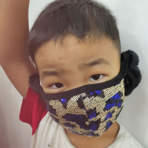с плюшевые руно earmuffs face mask дети дети взрослые леопард sequined зимняя маска блестки маска для лица skimask открытый headwear e102301
с плюшевые руно earmuffs face mask дети дети взрослые леопард sequined зимняя маска блестки маска для лица skimask открытый headwear e102301