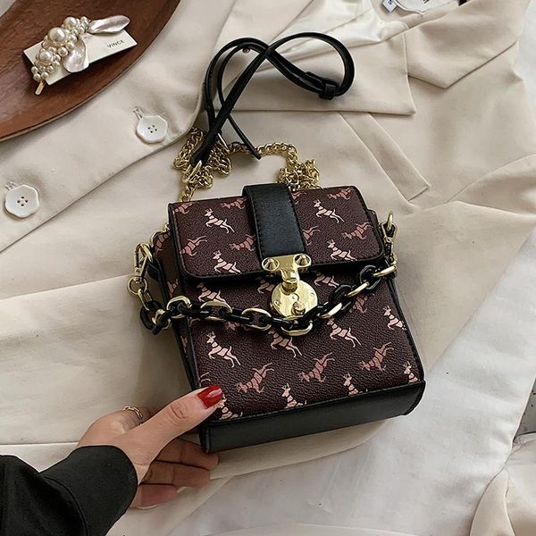 new original design retro printed box bag phone bag& elegant shoulder bag messenger width 17cm height 18cm thickness 7cm
new original design retro printed box bag phone bag& elegant shoulder bag messenger width 17cm height 18cm thickness 7cm