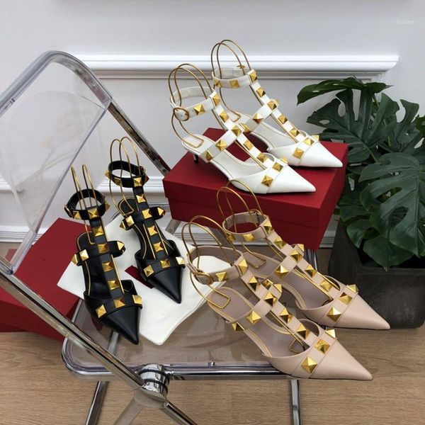 spring and autumn new women's high-heeled flat shoes rivet decoration pointed toe sandals black fashion sandals1
spring and autumn new women's high-heeled flat shoes rivet decoration pointed toe sandals black fashion sandals1