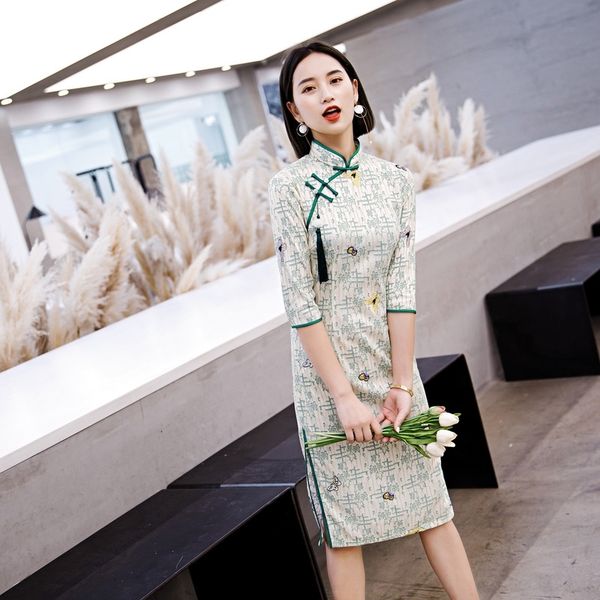 wdbxc medium length cheongsam slim fit chinese style fall new 2020 winter 4 lace 7 composite sleeve 8-button improved lace cheongsamcheongsa, Black;gray
wdbxc medium length cheongsam slim fit chinese style fall new 2020 winter 4 lace 7 composite sleeve 8-button improved lace cheongsamcheongsa, Black;gray