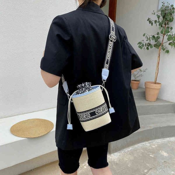 2022 latest handbag factory store summer creative personality wide shoulder strap contrast cylinder woven mini bag
2022 latest handbag factory store summer creative personality wide shoulder strap contrast cylinder woven mini bag