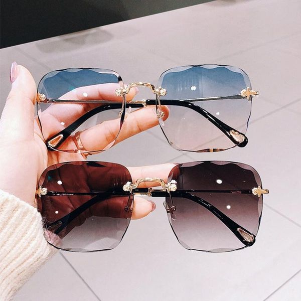 sunglasses fashion square rimless women vintage diamond cutting gradient wave pattern metal sun glasses, White;black
sunglasses fashion square rimless women vintage diamond cutting gradient wave pattern metal sun glasses, White;black