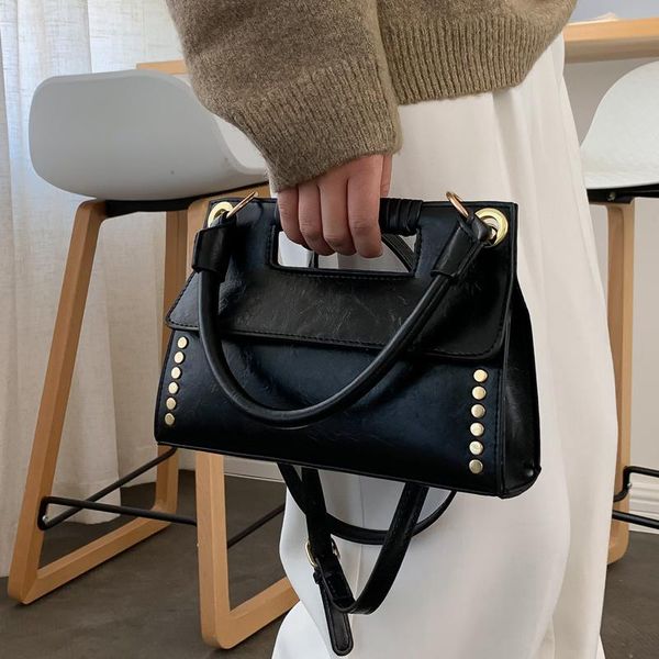 shoulder bags vintage fashion female tote bag 2021 pu leather women's designer handbag rivet messenger purses
shoulder bags vintage fashion female tote bag 2021 pu leather women's designer handbag rivet messenger purses