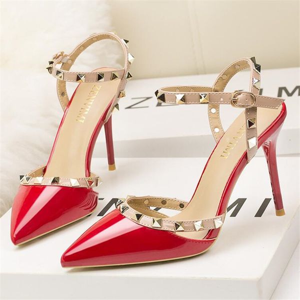 2021 summer new simple sandals on nightclub stiletto high heels pointed to hollow toe slippers women's shoes 49de, Black
2021 summer new simple sandals on nightclub stiletto high heels pointed to hollow toe slippers women's shoes 49de, Black