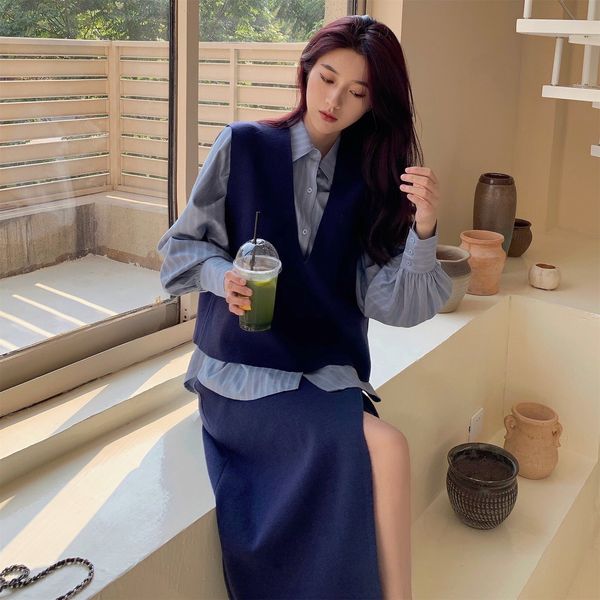 2020 autumn and winter new knitted vest high waist mid long skirt + striped shirt 3-piece fashion suit for women
2020 autumn and winter new knitted vest high waist mid long skirt + striped shirt 3-piece fashion suit for women