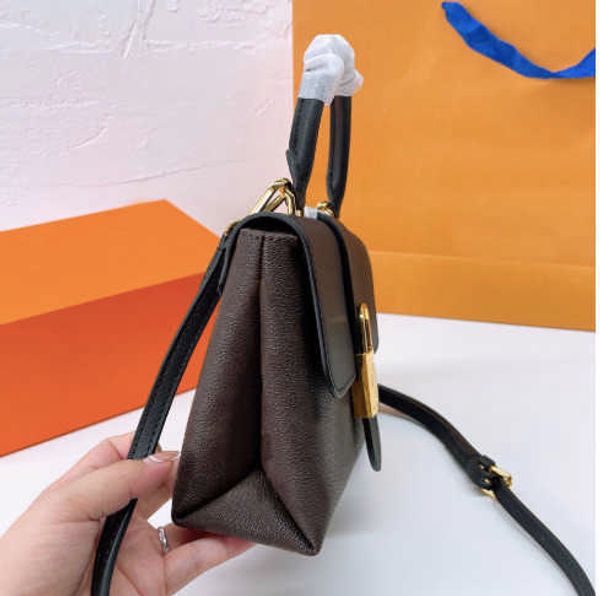 bag showecomfort01 2022luxury womens messenger handbag fashion designers bags zipper head with metal lock brown shoulder cross-body bag stra
bag showecomfort01 2022luxury womens messenger handbag fashion designers bags zipper head with metal lock brown shoulder cross-body bag stra