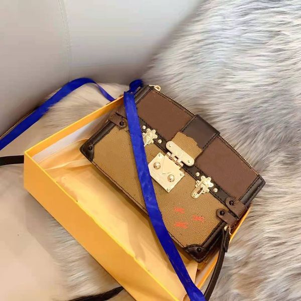 2020 the new canvas large capacity limited single shoulder shopping bag beach fashion bags ladies leather handbags women girls totes
2020 the new canvas large capacity limited single shoulder shopping bag beach fashion bags ladies leather handbags women girls totes