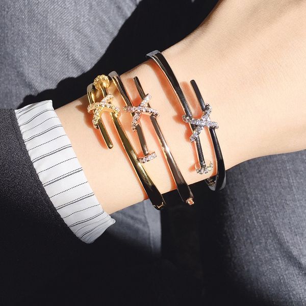 stainless steel nail bracelet inlay diamond screw nail cuff bracelet women men luxury designer jewelry for women with boxs, Golden;silver
stainless steel nail bracelet inlay diamond screw nail cuff bracelet women men luxury designer jewelry for women with boxs, Golden;silver
