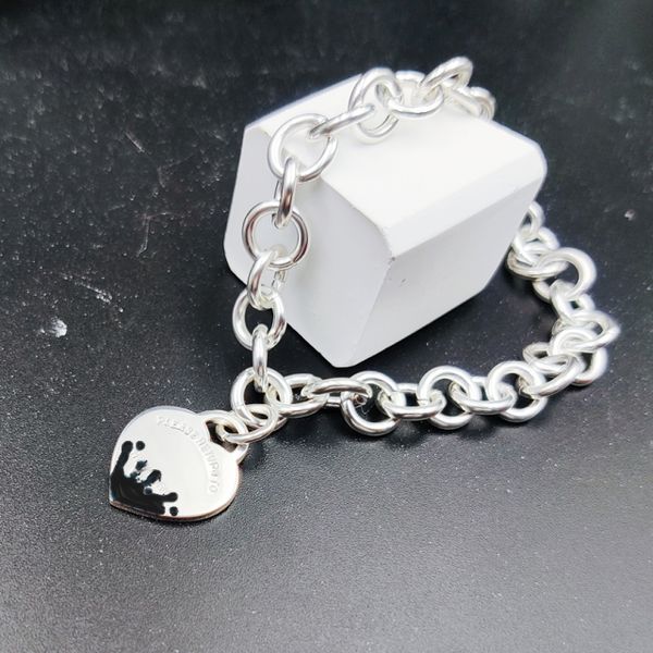 2022 brand original jewelry cuff designer black enamel water splash heart pendant women's fashion simple high-end thick chain bracelet, White
2022 brand original jewelry cuff designer black enamel water splash heart pendant women's fashion simple high-end thick chain bracelet, White
