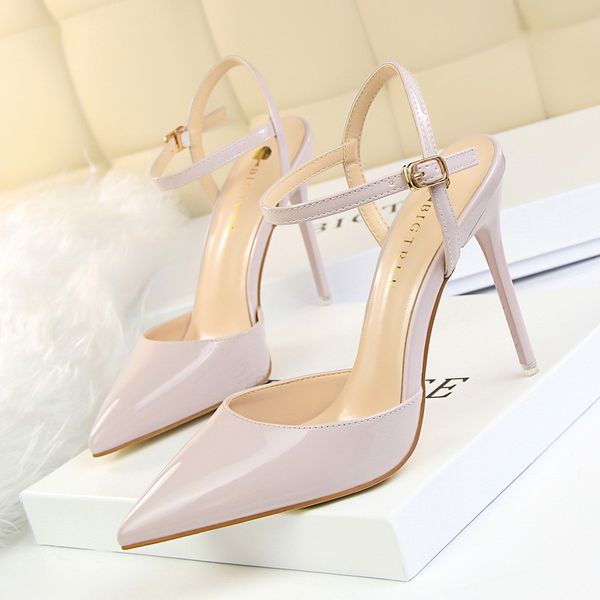 2021 new oumeifeng simple painting thin tall and superficial skin tip word nightclub women's sandals fva6, Black
2021 new oumeifeng simple painting thin tall and superficial skin tip word nightclub women's sandals fva6, Black