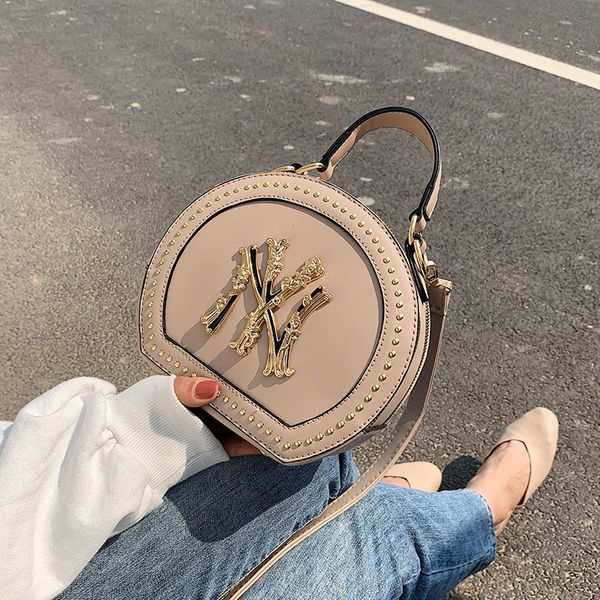 designer bag for women 2020 latest fashionable letters round shoulder messenger bag trendy handbag small round bag high quality
designer bag for women 2020 latest fashionable letters round shoulder messenger bag trendy handbag small round bag high quality
