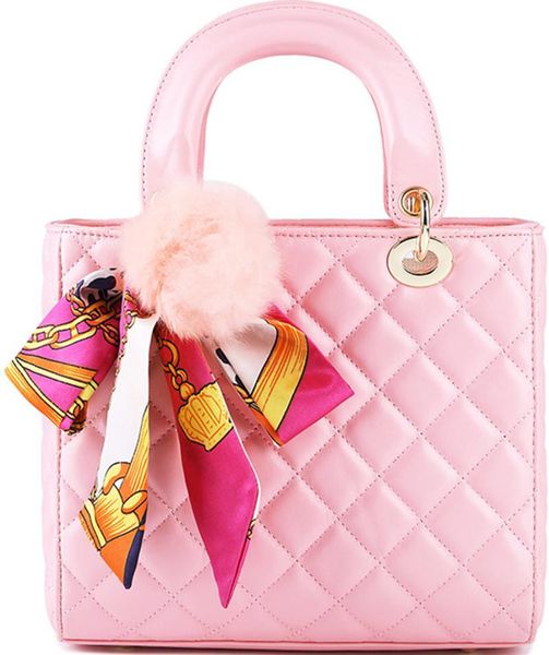 luxurys designers bags lady or women cannage patent leather handbag female fur ball bag portable scarves toffee tote bag vrb44550_n0
luxurys designers bags lady or women cannage patent leather handbag female fur ball bag portable scarves toffee tote bag vrb44550_n0