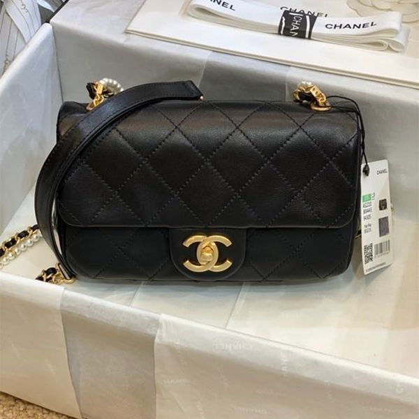 new pearl bag 7a high-end quality metal link chain and pearl chain can be used all the year round with considerable capacity
new pearl bag 7a high-end quality metal link chain and pearl chain can be used all the year round with considerable capacity