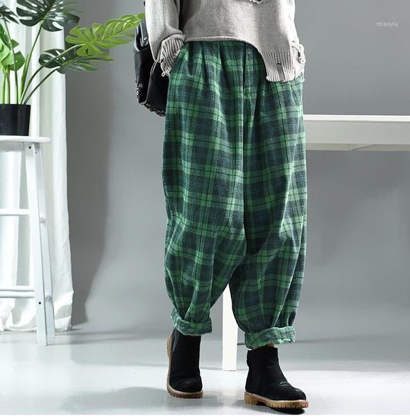 casual women corduory plaid pants 2020 new autumn spring elastic waist vintage pockets fashion loose women trousers1, Black;white 
casual women corduory plaid pants 2020 new autumn spring elastic waist vintage pockets fashion loose women trousers1, Black;white