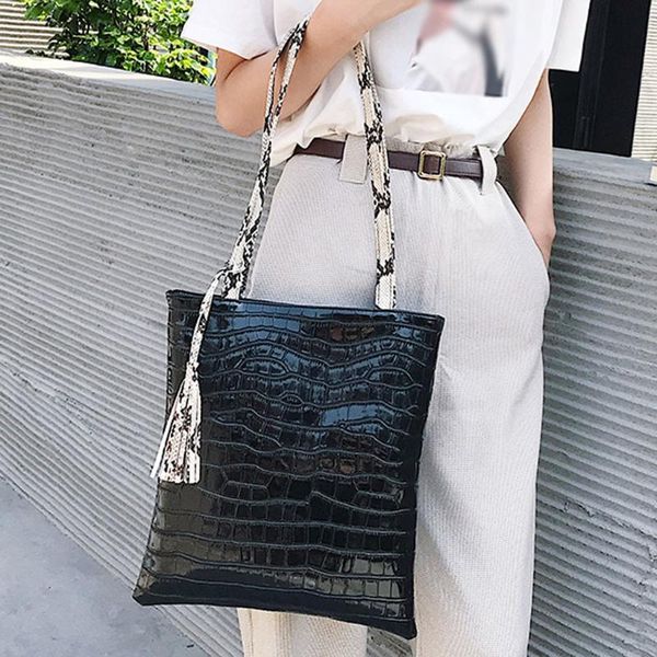 evening bags women's handbag large capacity serpentine leather shoulder elegant bag solid color computer
evening bags women's handbag large capacity serpentine leather shoulder elegant bag solid color computer
