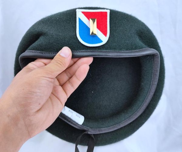 united states us army 11th special forces group wool green beret & second lieutenant officer rank insignia hat, Blue;gray
united states us army 11th special forces group wool green beret & second lieutenant officer rank insignia hat, Blue;gray