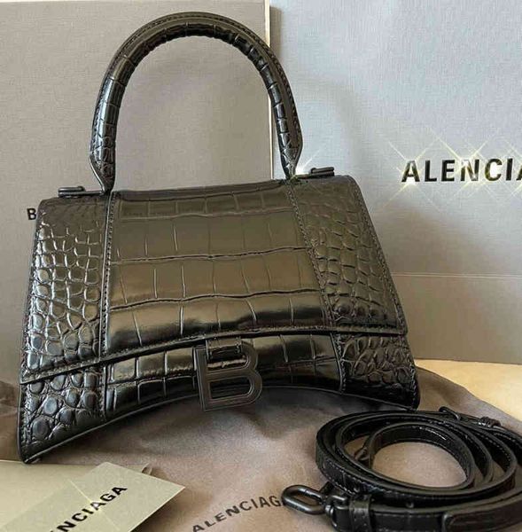 fashion classic handbags balencaigs star's same bag crocodile hourglass women's 2022 versatile b family b-shaped
fashion classic handbags balencaigs star's same bag crocodile hourglass women's 2022 versatile b family b-shaped