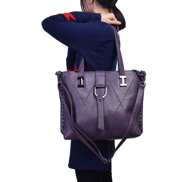 luxurys designers pu soft surface quality letter single shoulder slant span multi purpose women's bag
luxurys designers pu soft surface quality letter single shoulder slant span multi purpose women's bag